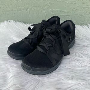 Bzees Women's Inspire Black Lace-Up Slip-On Walking Sneakers Size 9M